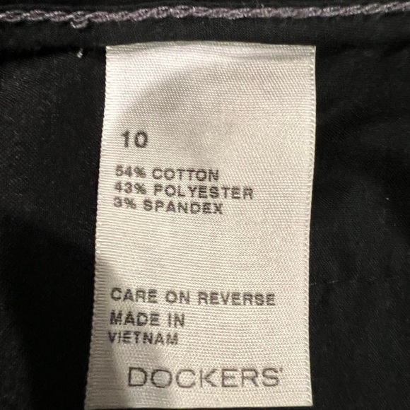 BAG395. Women’s Dockers Mid Rise Curvy Capri 10 - Picture 6 of 6